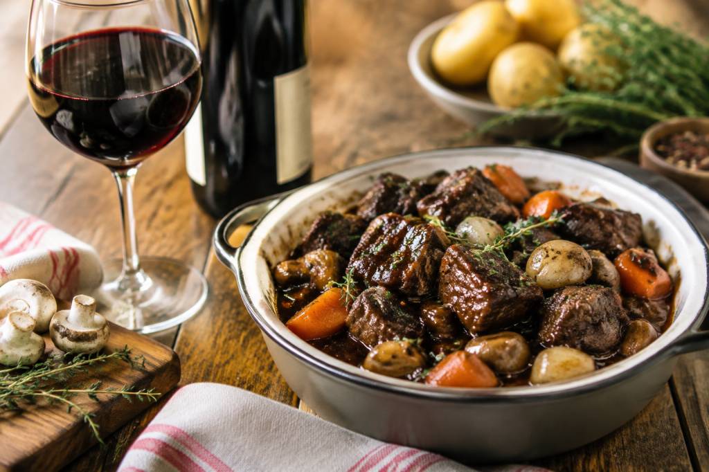 Quel vin choisir pour accompagner un plat bourguignon ? Quel vin choisir pour accompagner un plat bourguignon ?